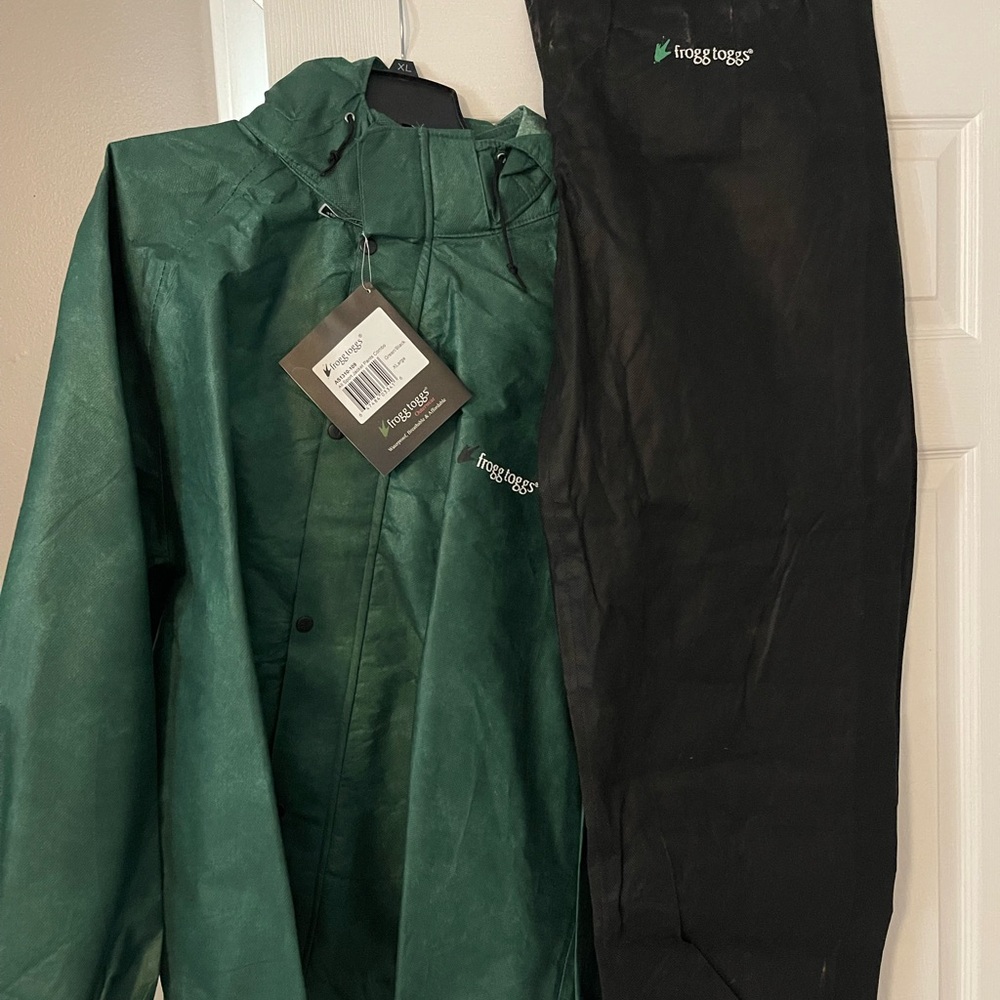 Frogg Toggs Green and Black Rain Suit